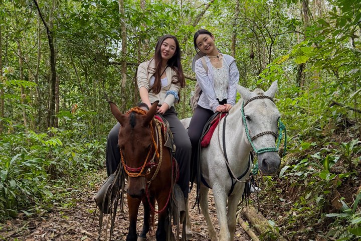 Horseback Riding Adventure i La Fortuna med River Crossings