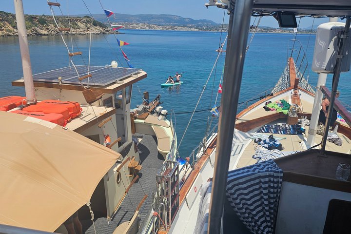 "Crociera da sogno" Crociera giornaliera dal porto di Argostoli con una tradizionale barca greca