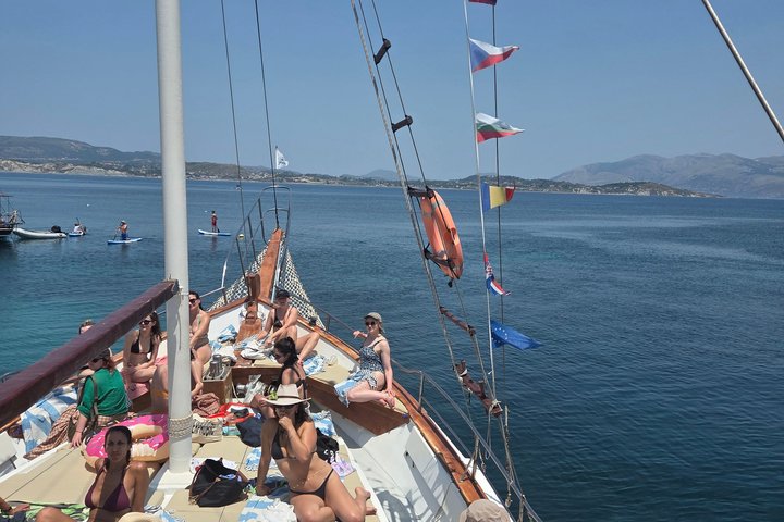 "Crociera da sogno" Crociera giornaliera dal porto di Argostoli con una tradizionale barca greca