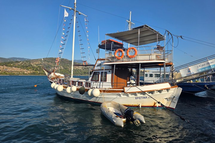 "Crociera da sogno" Crociera giornaliera dal porto di Argostoli con una tradizionale barca greca