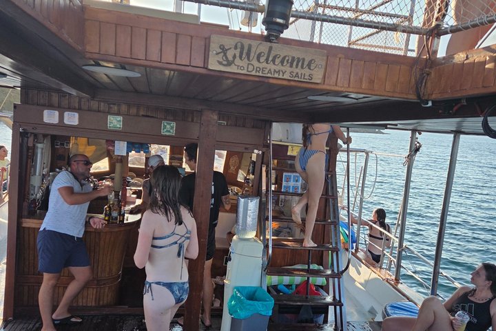 "Crociera da sogno" Crociera giornaliera dal porto di Argostoli con una tradizionale barca greca