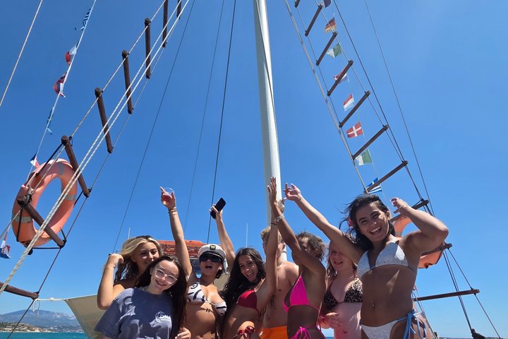 "Crociera da sogno" Crociera giornaliera dal porto di Argostoli con una tradizionale barca greca