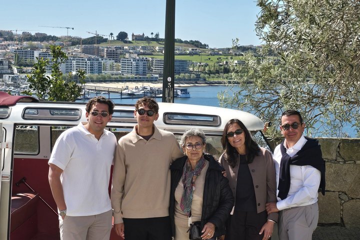 Porto: Exclusive Tour in a Vintage VW Kombi with an Open Roof