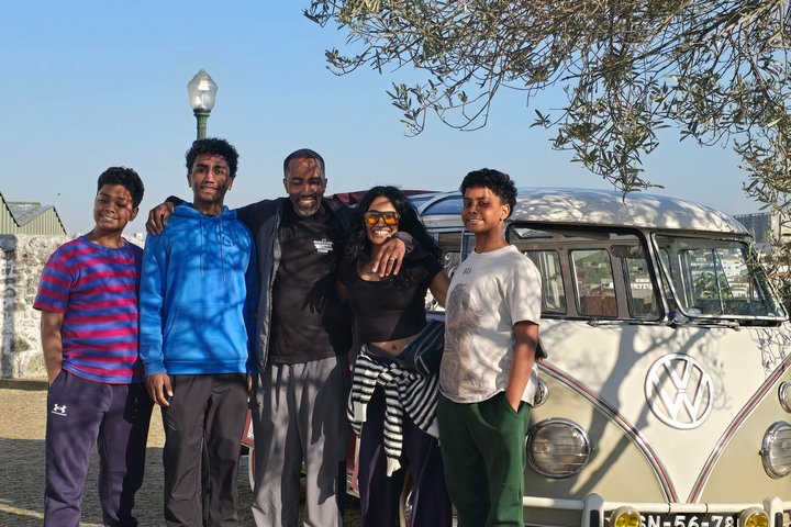 Porto: Exclusive Tour in a Vintage VW Kombi with an Open Roof