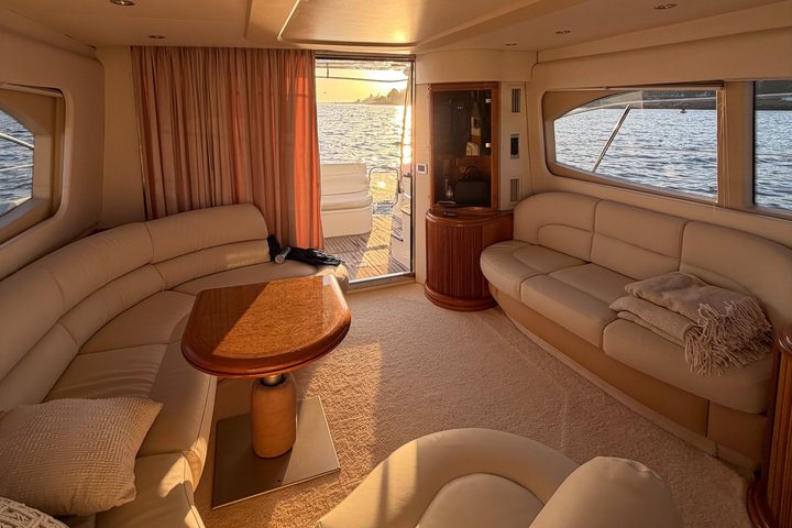 Oporto: Crucero de lujo en yate con vino, aperitivos y 7 puentes.