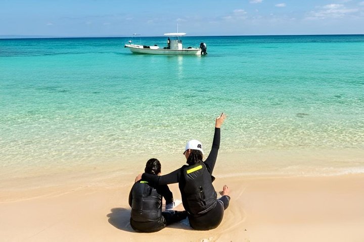 Noleggio privato di lusso di 6 ore a Okinawa: snorkeling e moto d'acqua