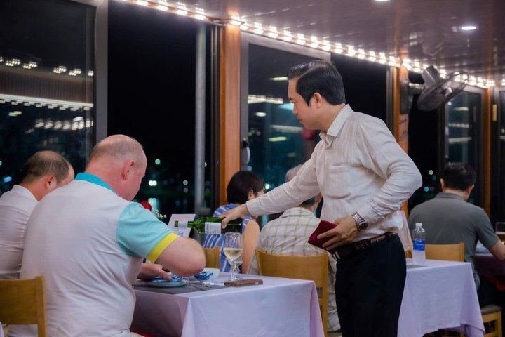 Hue : Crucero VIP en barco dragón por el río Perfume
