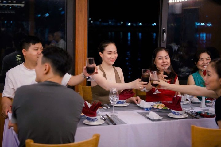 Hue : Crucero VIP en barco dragón por el río Perfume