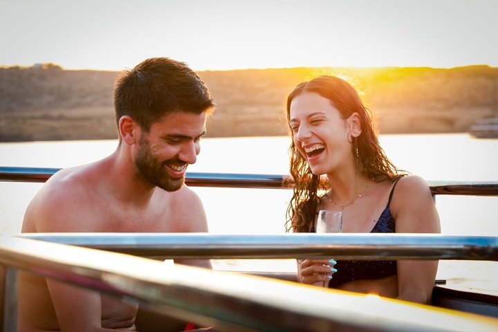 Crucero al atardecer por los 80/90 y DJ - ADULTOS 16+