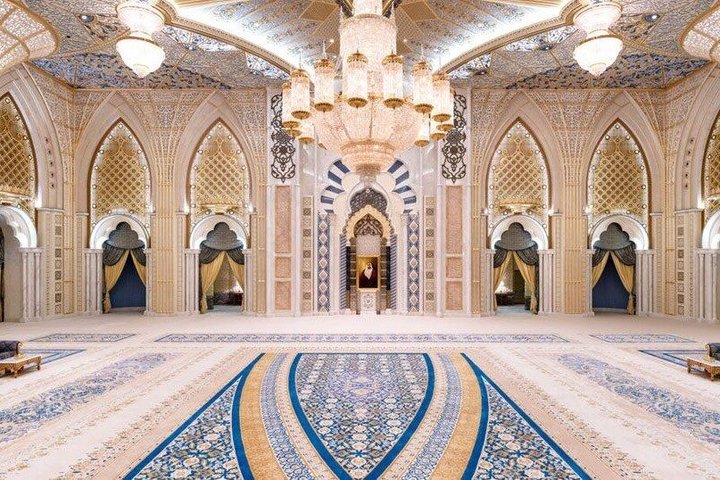 Abu Dhabi Halbtages-Stadtrundfahrt mit Führung - Erlebnis teilen