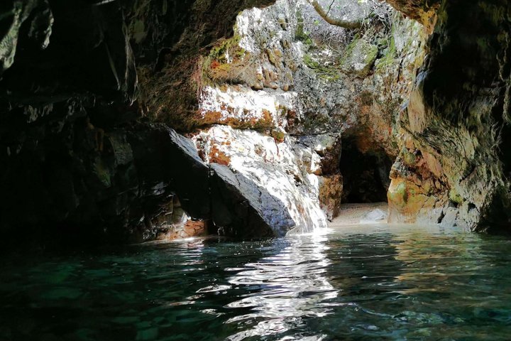 Blue Cave and Golden Beach Tour de barco em Plavnik a partir de Krk
