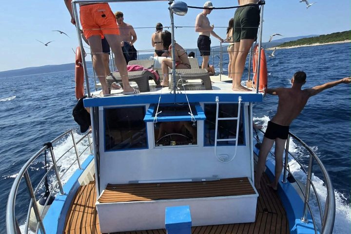 Blue Cave and Golden Beach Tour de barco em Plavnik a partir de Krk