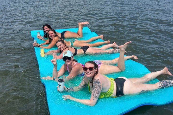 Croisières privées de 2 heures en bateau Tiki à Virginia Beach