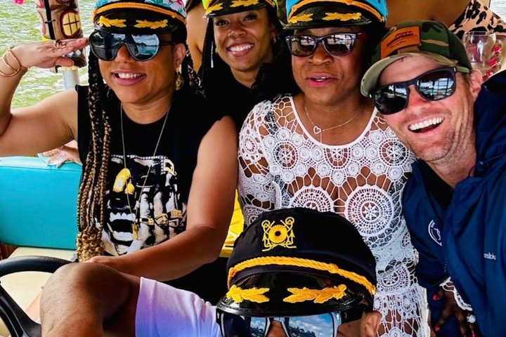 Croisières privées de 2 heures en bateau Tiki à Virginia Beach