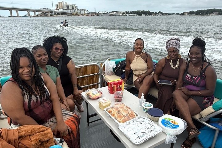 Croisières privées de 2 heures en bateau Tiki à Virginia Beach