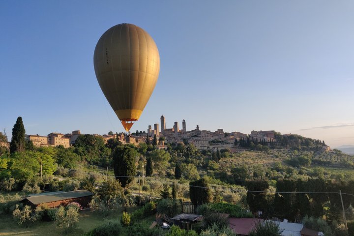 Paseo en globo aerostático en San Gimignano, Toscana