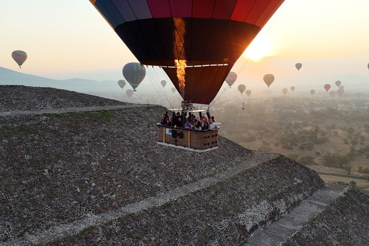 Ballongfly + Grotta frokost + Teotihuacan tur fra Mexico City