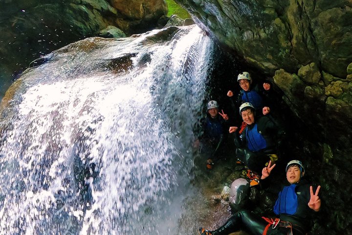 Canyoningtour in de mooiste kloof van Niyodogawa