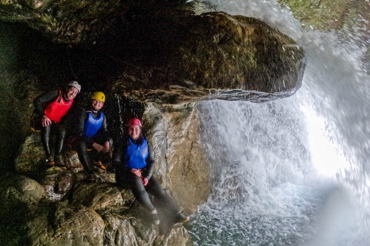 Canyoningtour in de mooiste kloof van Niyodogawa
