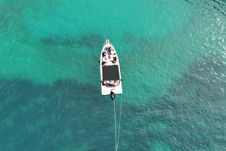 Paseos en barco Lina Aventura costera en Saranda con snorkel