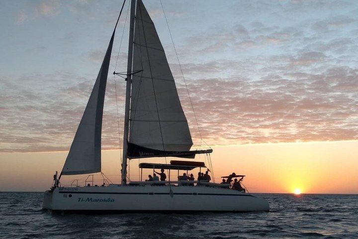 Crociera al tramonto in catamarano da Tamarindo o Playas del Coco