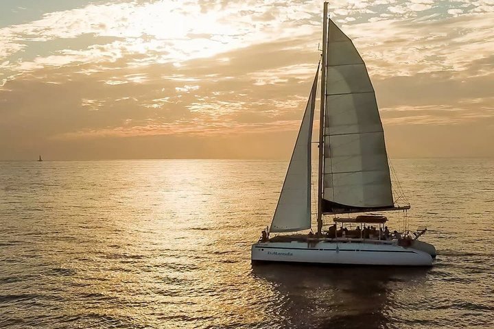 Crociera al tramonto in catamarano da Tamarindo o Playas del Coco