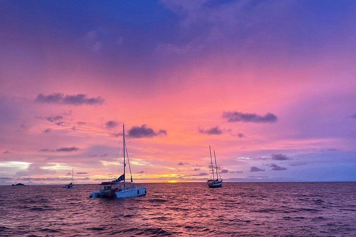 Crociera al tramonto in catamarano da Tamarindo o Playas del Coco