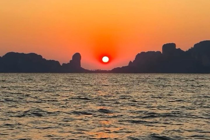 Solnedgang og bioluminescent plankton båttur fra Koh Lanta