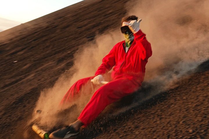 Aventura de sandboard em vulcão no Cerro Negro, partindo de León, na Nicarágua.