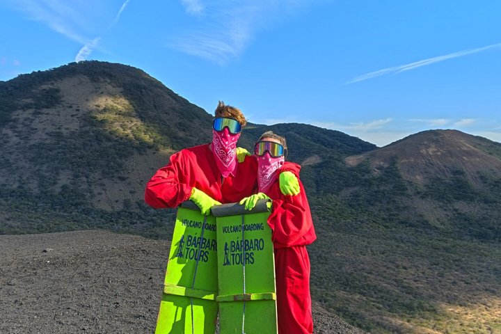 Aventura de sandboard em vulcão no Cerro Negro, partindo de León, na Nicarágua.