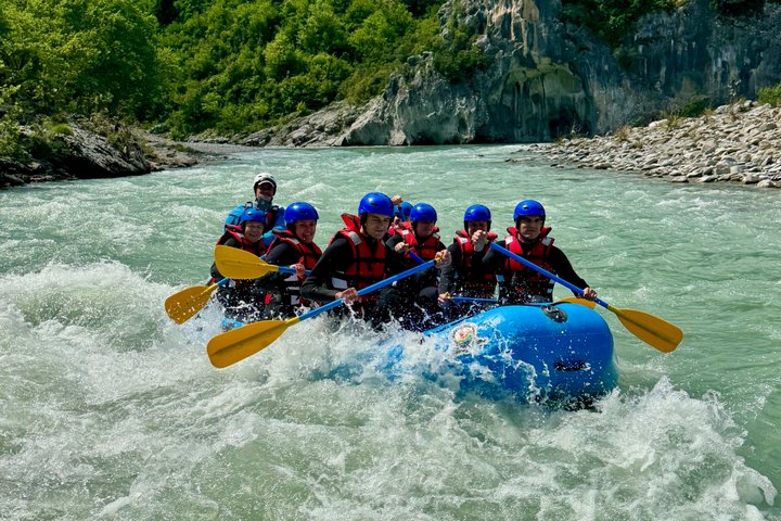 Visita guiada de rafting - Parque Nacional del Río Vjosa - Permet, Albania