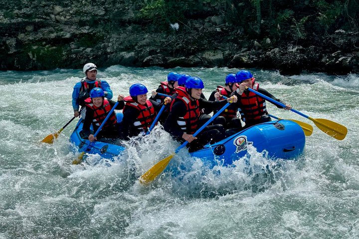Visita guiada de rafting - Parque Nacional del Río Vjosa - Permet, Albania