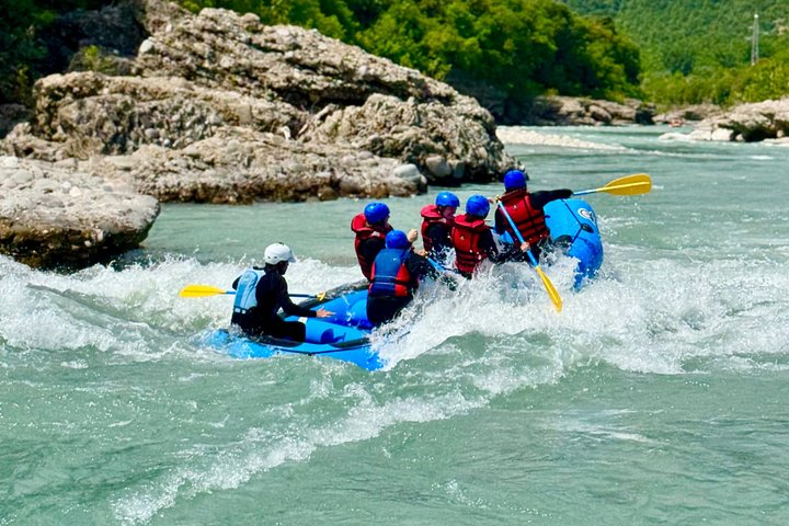 Visita guiada de rafting - Parque Nacional del Río Vjosa - Permet, Albania