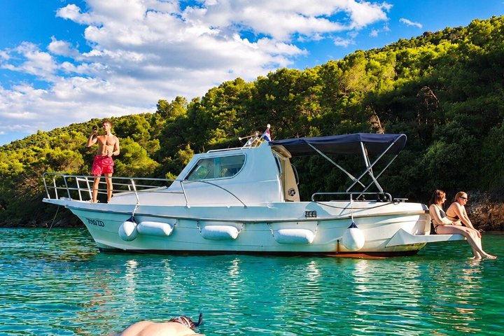 Zadar: Tour en barco en grupo pequeño con bebidas y snorkel