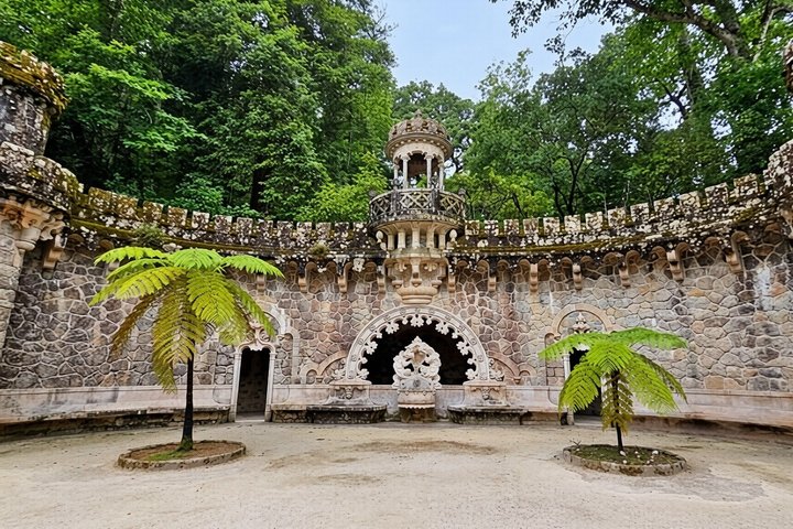Sintra : Regaleira Guided Tour & Tickets (Add-on Pena, Monserrate)