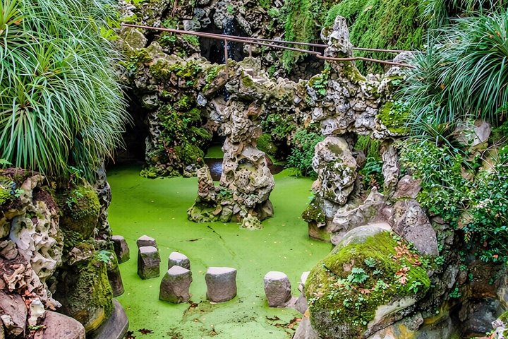 Sintra : Regaleira Guided Tour & Tickets (Add-on Pena, Monserrate)