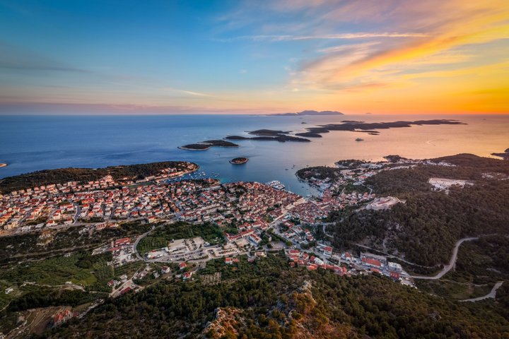 Hidden Hvar Eco Tuk Tuk Tour: Campos de Lavanda, Aldeias e Vistas