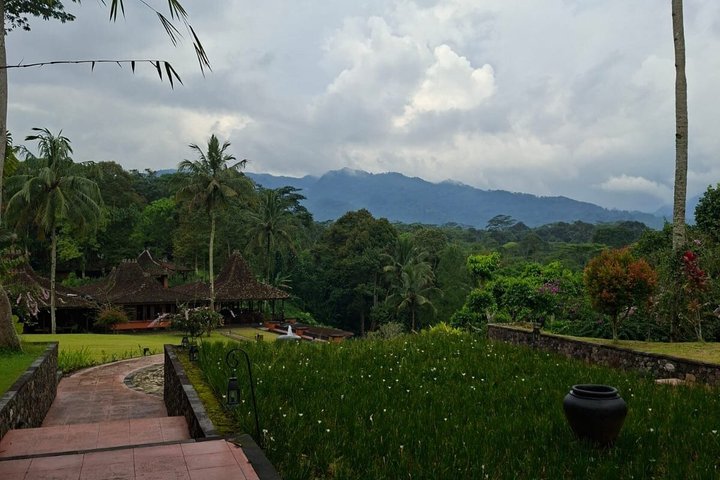 Visite de l'hôtel Coffee Plantation au complexe touristique MesaStila fr Semarang