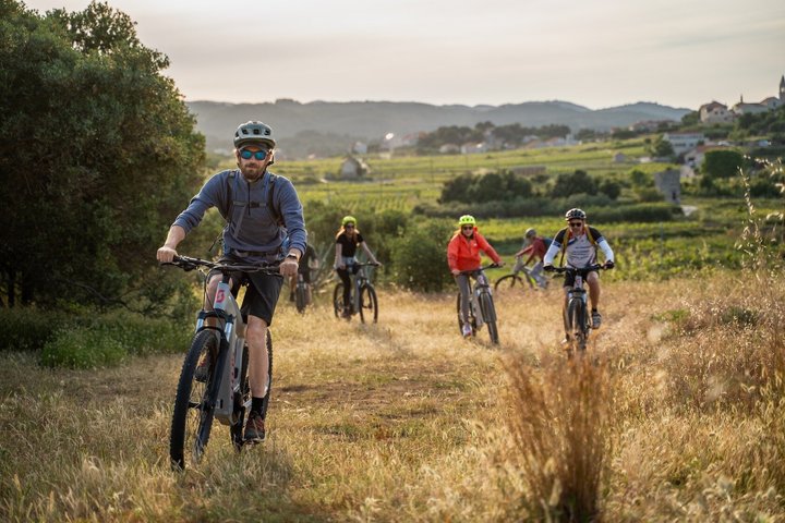 Bike and Wine Korcula Adventure - Excursão de bicicleta guiada de meio dia