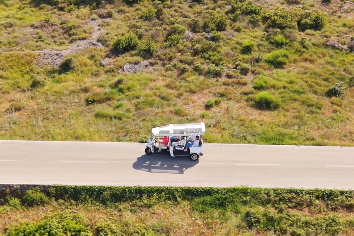Hidden Hvar Eco Tuk Tuk Tour: Campos de Lavanda, Aldeias e Vistas