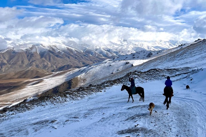 Aventure toute l'année : randonnée à cheval de 3 jours jusqu'au lac Song Kul