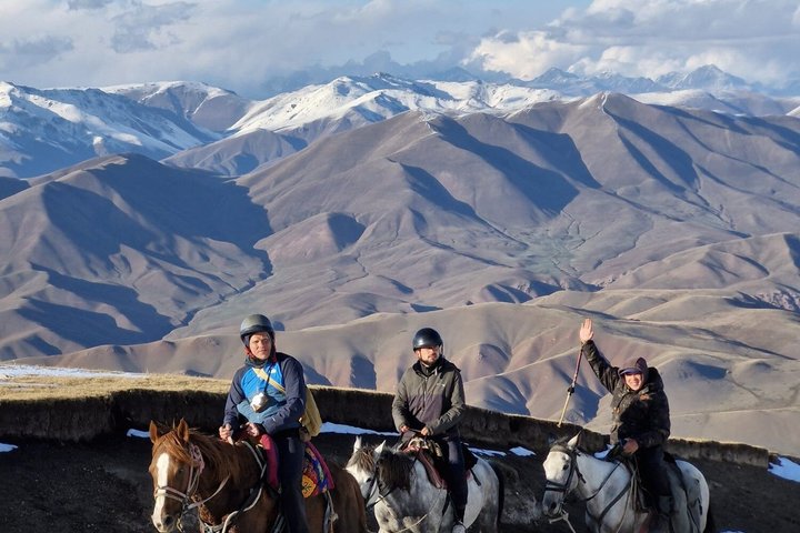 Aventure toute l'année : randonnée à cheval de 3 jours jusqu'au lac Song Kul