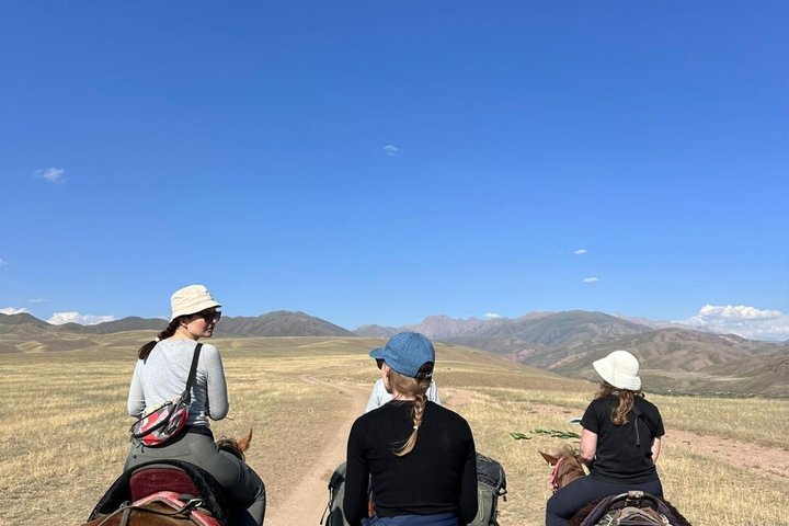 Aventure toute l'année : randonnée à cheval de 3 jours jusqu'au lac Song Kul