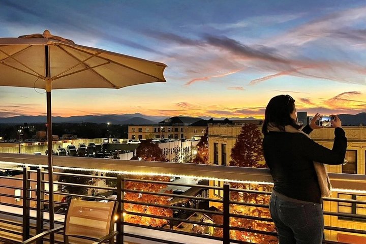 Asheville Rooftop Sunset Tour com cocktails e vistas da montanha
