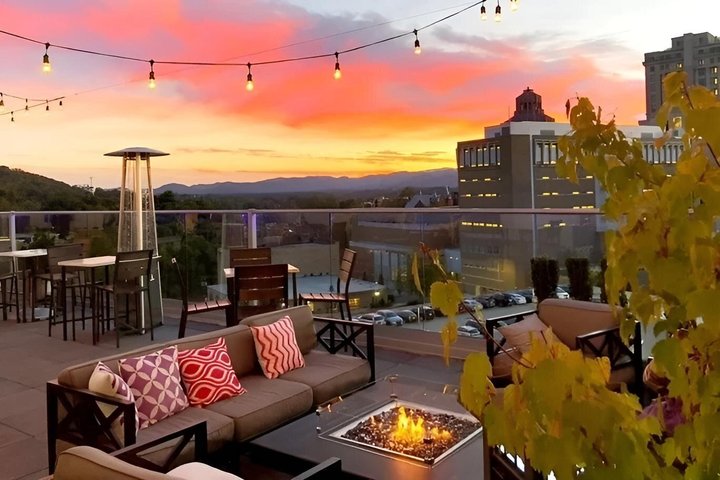 Asheville Rooftop Sunset Tour com cocktails e vistas da montanha