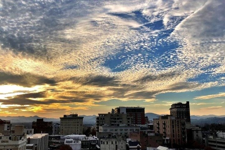 Asheville Rooftop Sunset Tour com cocktails e vistas da montanha