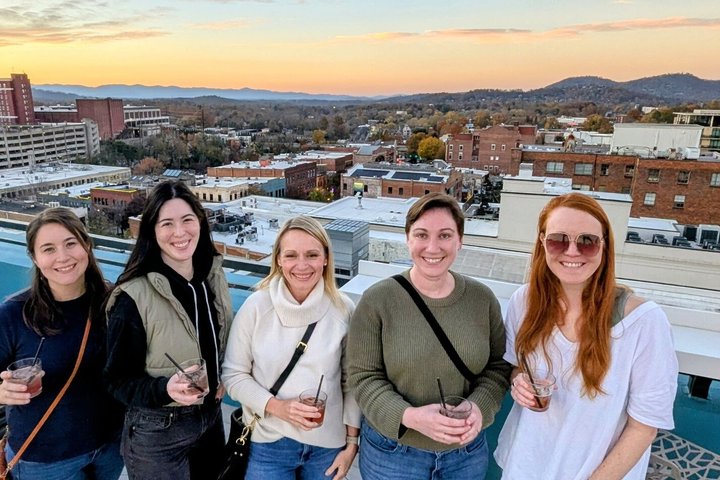 Asheville Rooftop Sunset Tour com cocktails e vistas da montanha