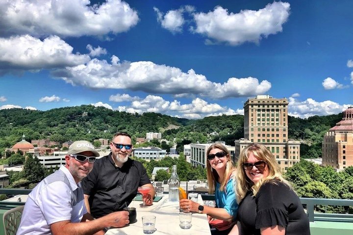 Asheville Rooftop Sunset Tour com cocktails e vistas da montanha