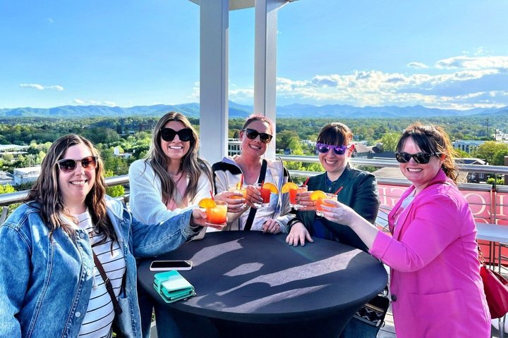 Asheville Rooftop Sunset Tour com cocktails e vistas da montanha