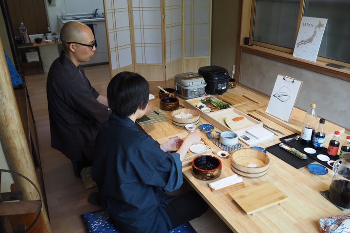 Privat sushilektion i Tokyo–6 slag, kulturhistoria och full måltid